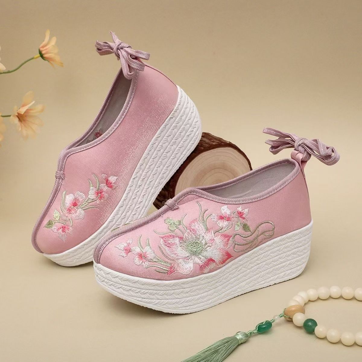 Embroidery Shoes - รองเท้าส้นเตารีดสไตล์ชาติพันธุ์สำหรับผู้หญิง ปักลายสวยงาม รุ่นใหม่สำหรับฤดูใบไม้ผลิและฤดูร้อน พื้นหนา กันลื่น หัวมน