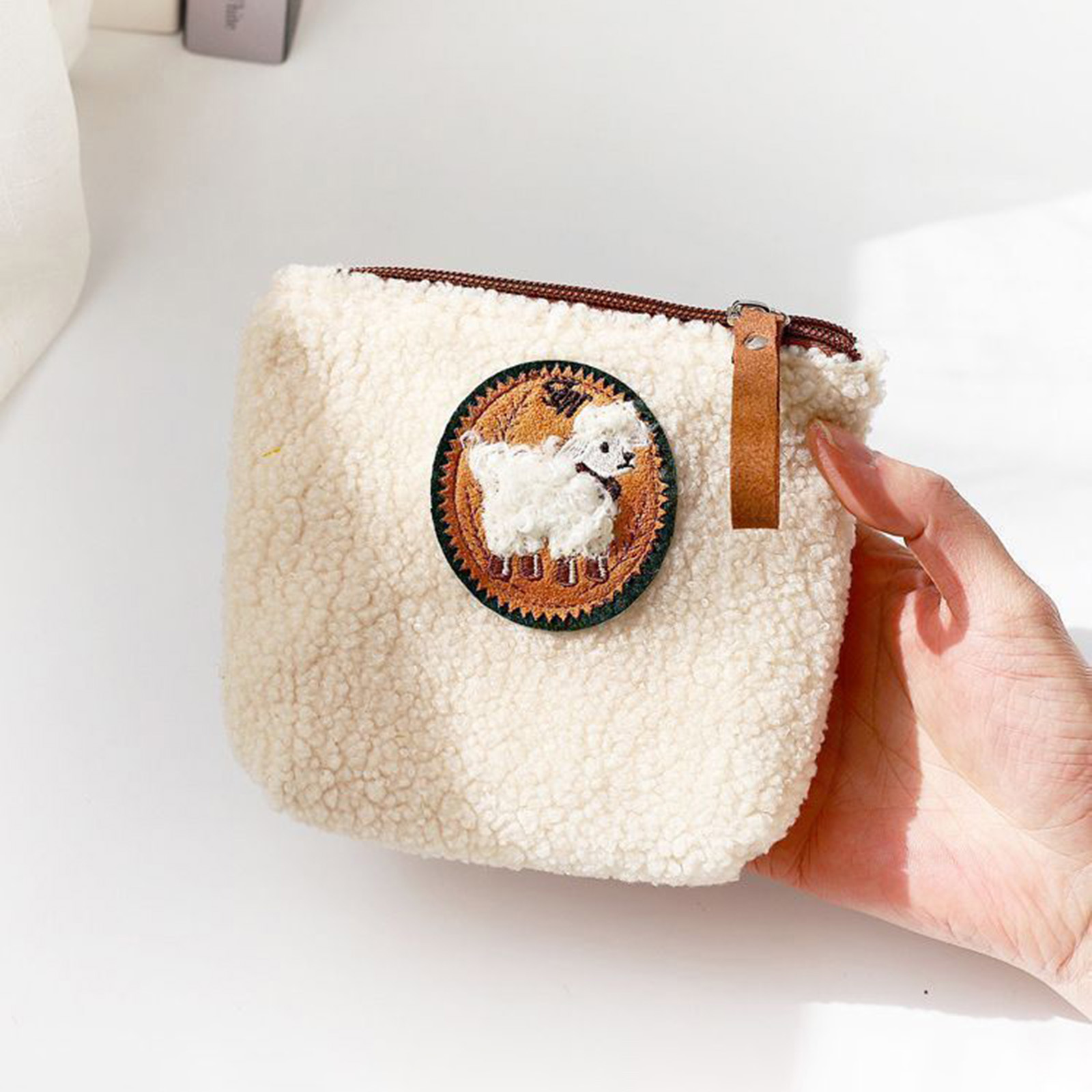 Embroidery Wallet - กระเป๋าใส่เหรียญแกะขนฟูพร้อมพวงกุญแจ กระเป๋าสตางค์ขนาดเล็กพร้อมลายปักสำหรับเด็กผู้หญิง