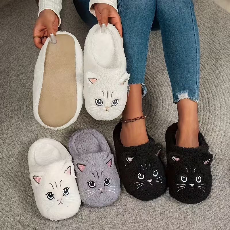 Embroidery Shoes - รองเท้าแตะขนสัตว์นุ่มสบายสำหรับทุกเพศ พร้อมลายปักรูปแมว – อบอุ่น เงียบ และนุ่ม
