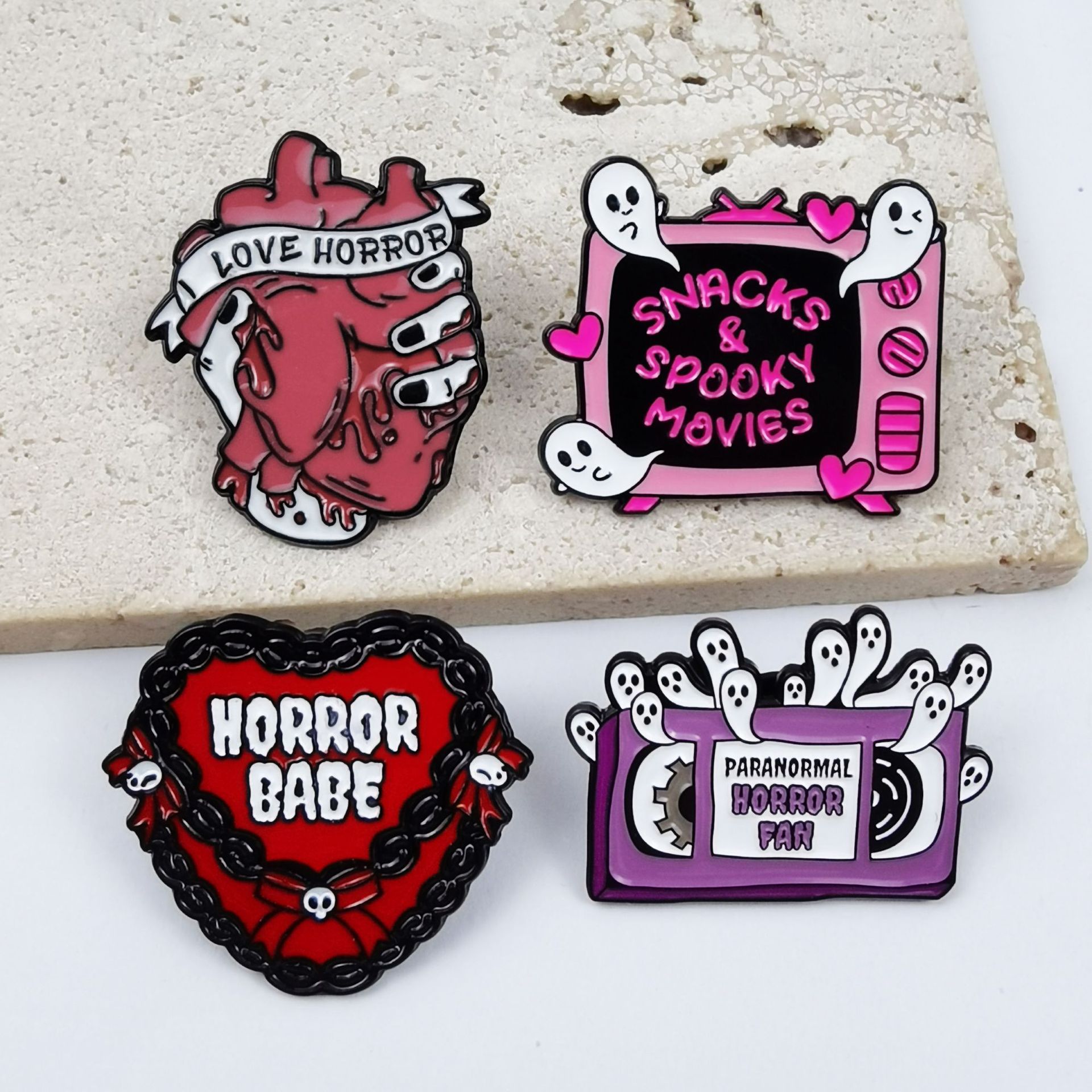 ชุดเข็มกลัดเคลือบลายสยองขวัญ 4 - Embroidery Gothic บทวิจารณ์และราคา