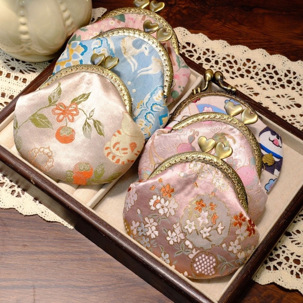 กระเป๋าใส่เหรียญแบบ Kiss Lock  - Embroidery Wallet บทวิจารณ์และราคา