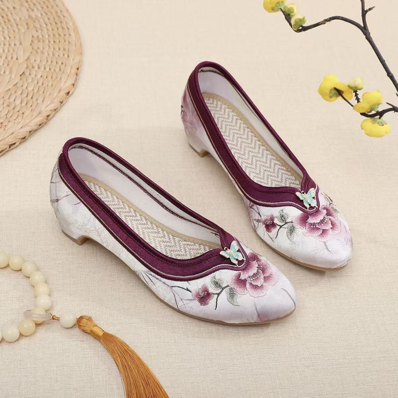 รองเท้าสตรีส้นเตี้ยปักลายกี่เพ - Embroidery Shoes บทวิจารณ์และราคา