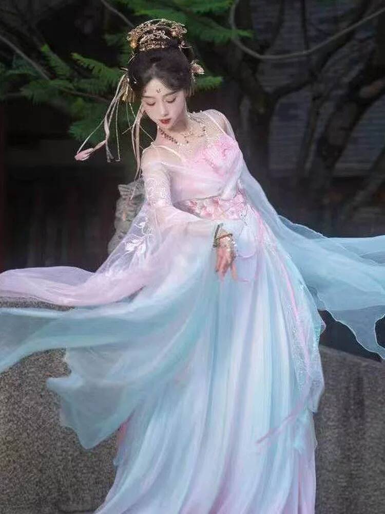 ชุดเดรส 