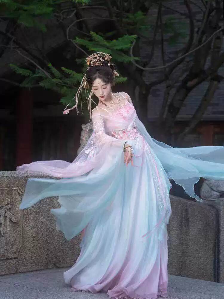 ชุดเดรส 