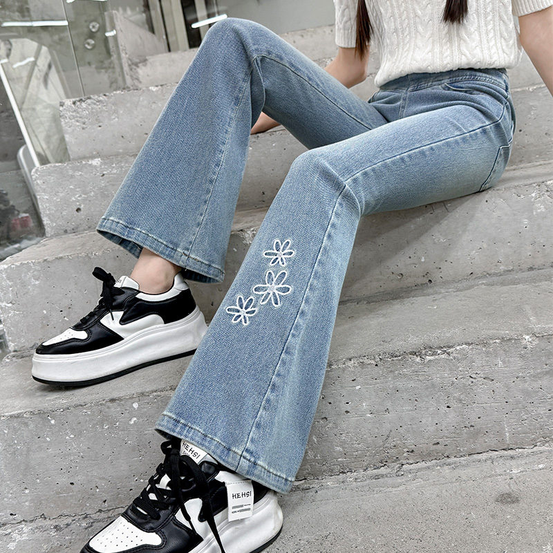 กางเกงยีนส์ทรงบูทคัทสำหรับเด็ก - Embroidery Jeans บทวิจารณ์และราคา