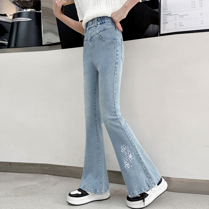 กางเกงยีนส์ทรงบูทคัทสำหรับเด็ก - Embroidery Jeans บทวิจารณ์และราคา