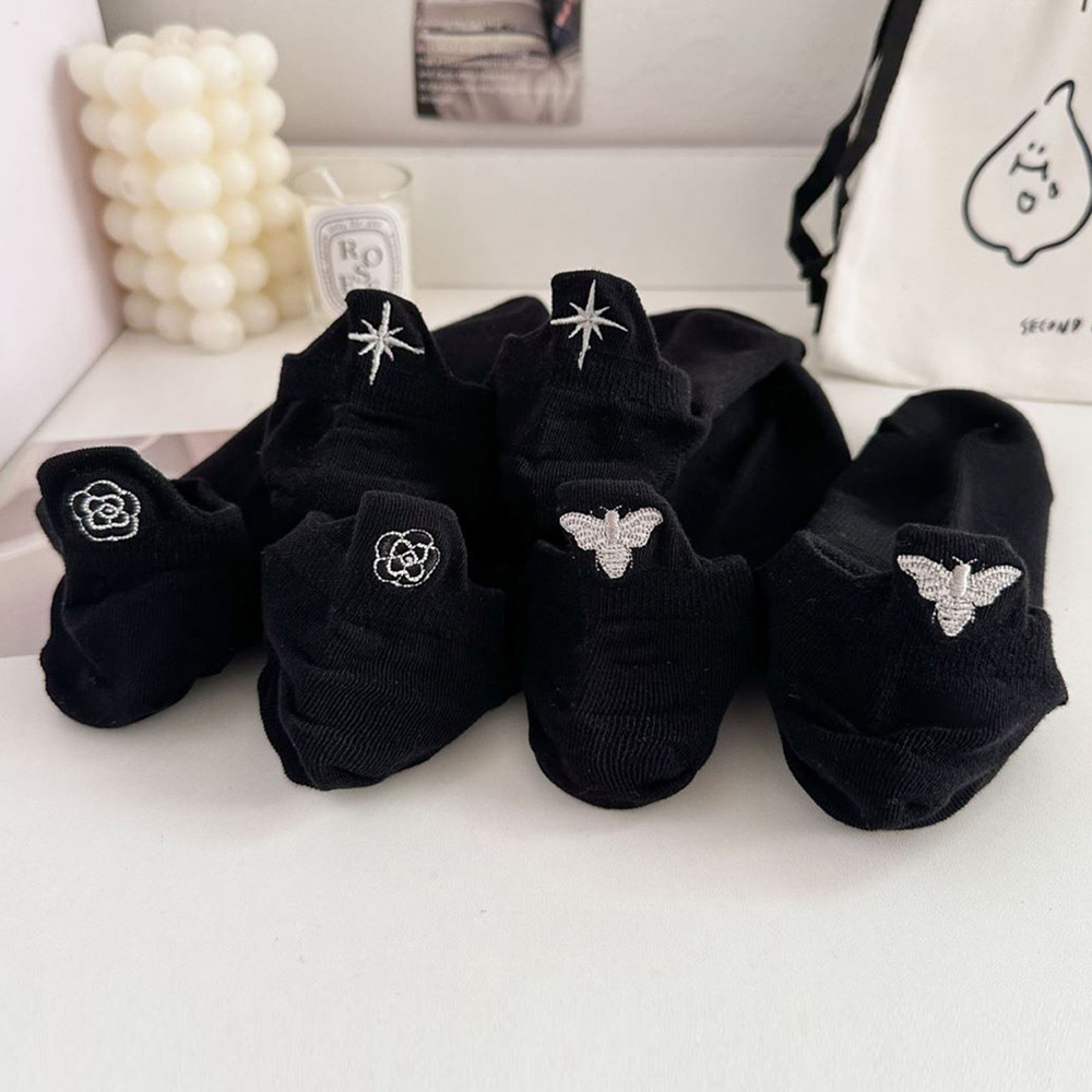 ถุงเท้าสีดำปักลายสัตว์น่ารัก3ค - Embroidery On Socks บทวิจารณ์และราคา