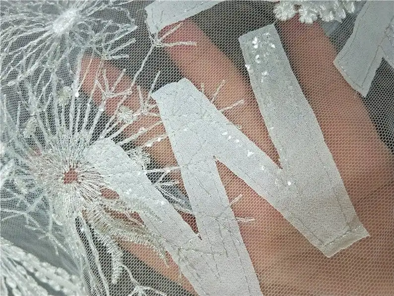 ผ้าทูลสีงาช้างพร้อมตัวอักษรชีฟ - Embroidery Veil บทวิจารณ์และราคา