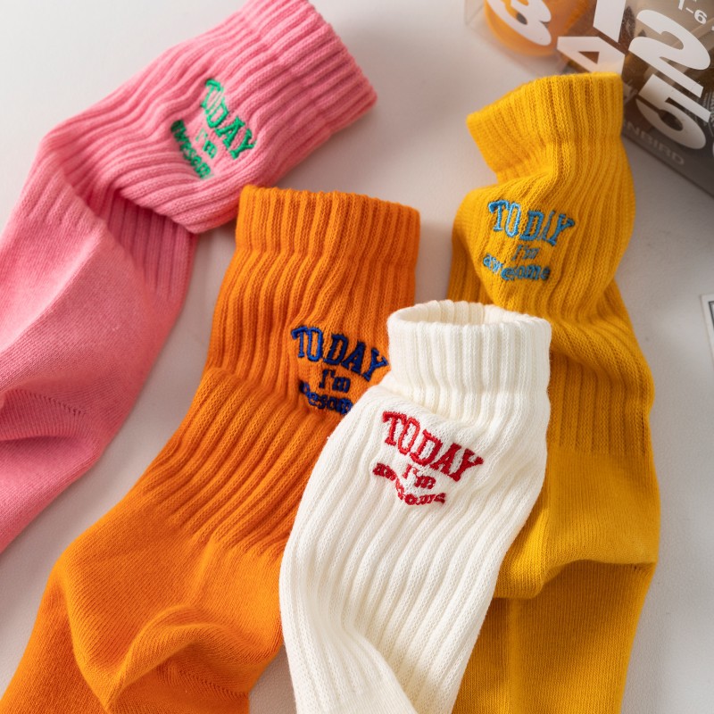 ถุงเท้าผ้าฝ้ายแบบตลกสำหรับผู้ช - Embroidery On Socks บทวิจารณ์และราคา